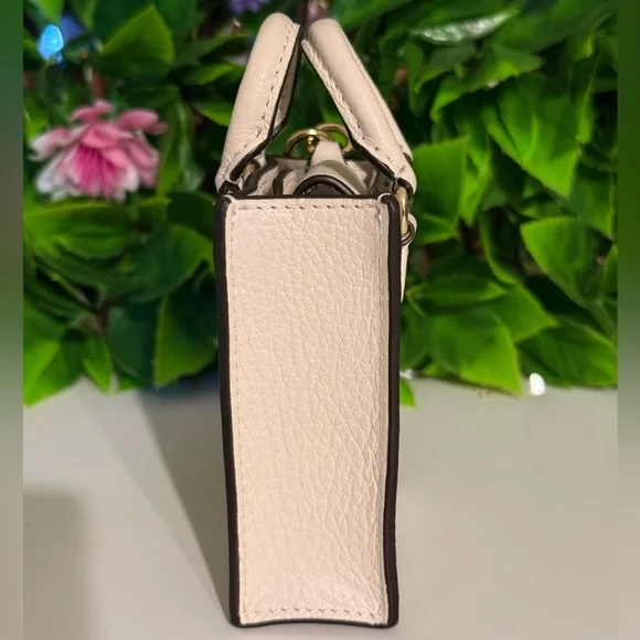 Brand new Coach North south mini bag, tote, charm key holder - Picture 4 of 6